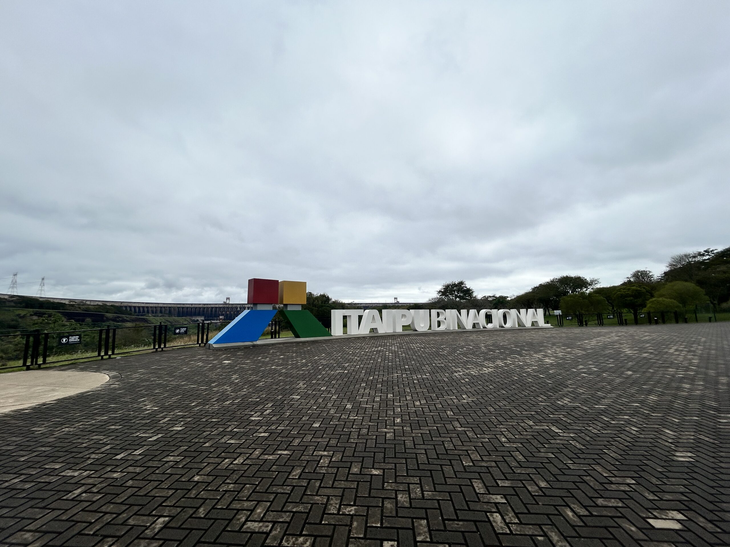 Letreiro da Usina de Itaipu Binacional - Foz do Iguaçu