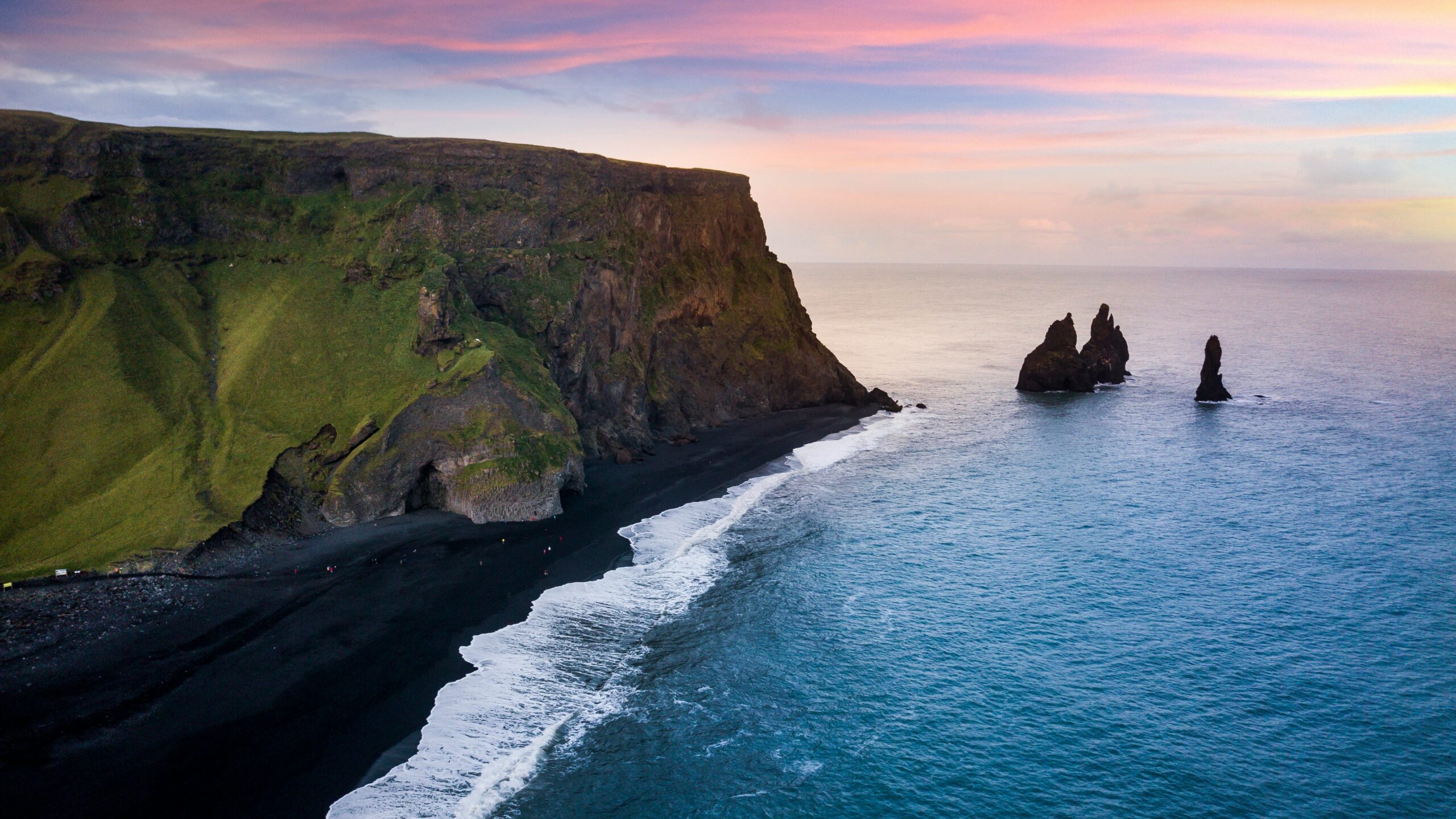 Praia mais diferente do mundo; praia mais incomum do mundo; Reynisfjara Beach